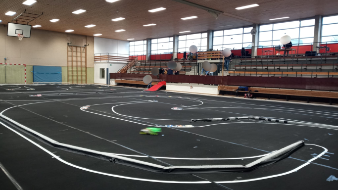 Rennstrecke mit sich zur Tribühne